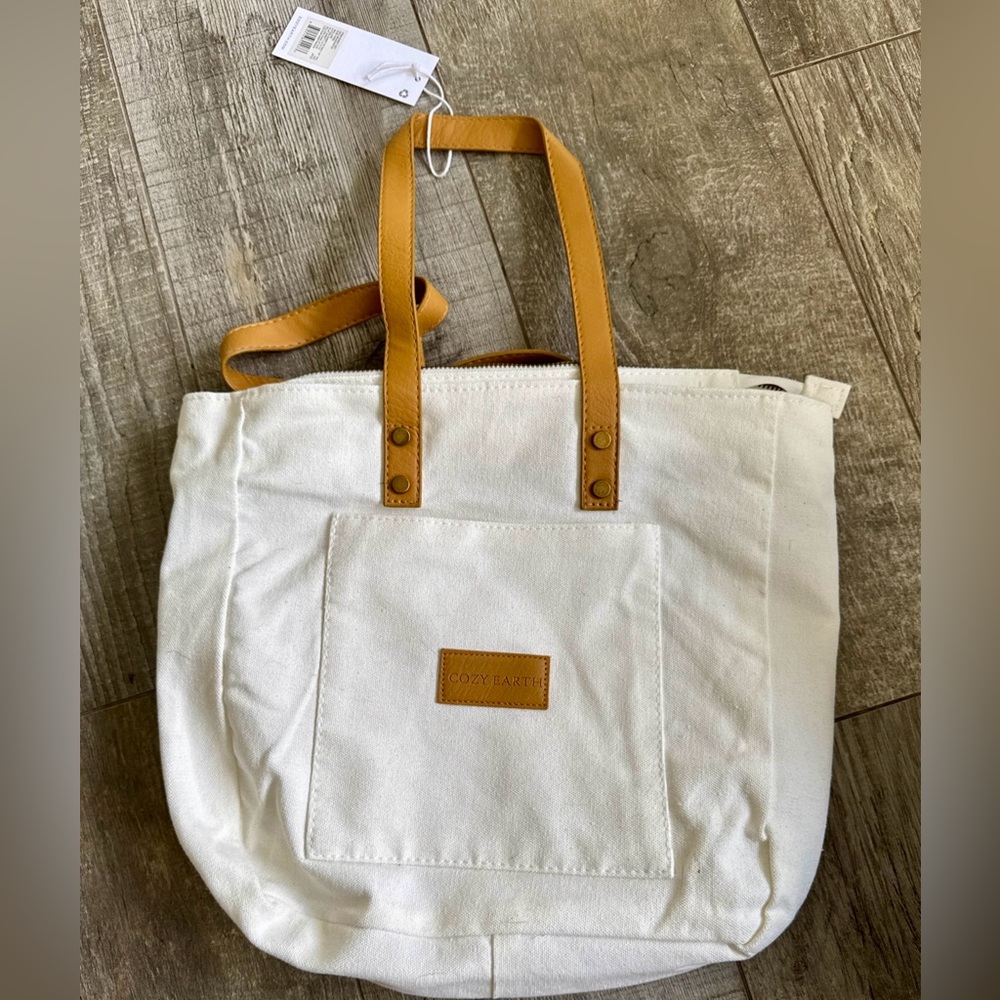 COZY EARTH  White Canvas Zippered Tote Bag Brand New With tags!
